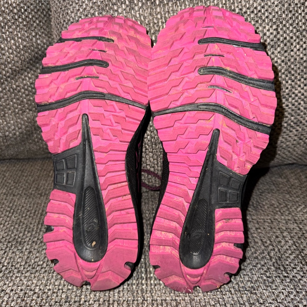 Size 7.5 Asics Women's Black and Pink Running Shoes - Picture 5 of 6